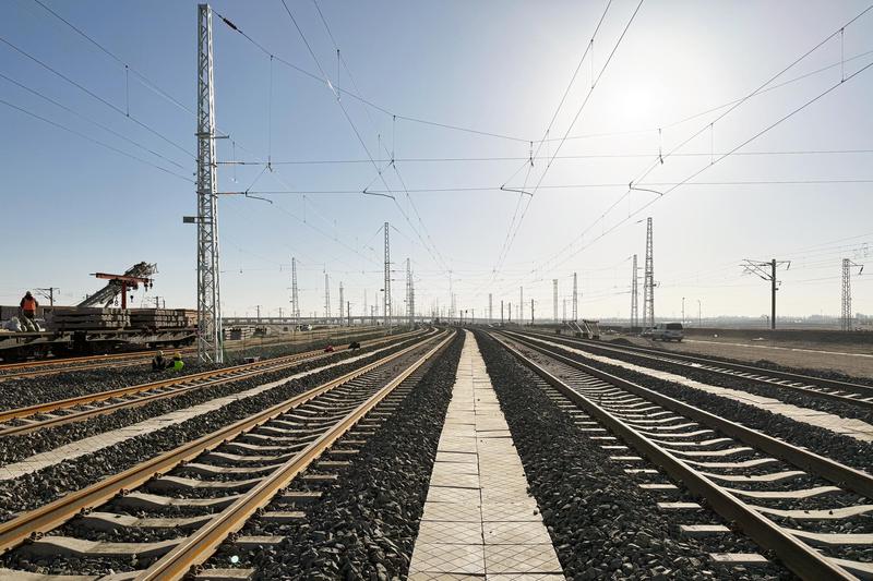 铺设好的轨道。