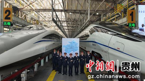 盘兴高铁首发班组亮相 盘兴高铁首发班组亮相