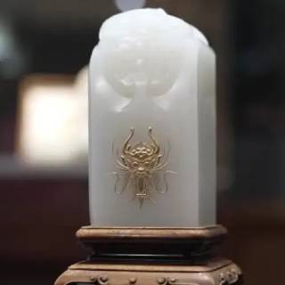 新疆玉雕匠人：金丝为笔 以画入玉