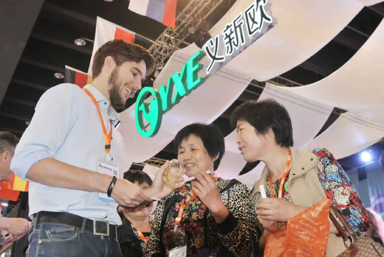 外籍人员在义乌其乐融融&nbsp; 钱旭升/摄