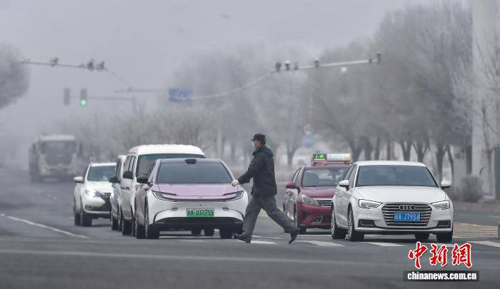 乌鲁木齐大雾弥漫 局部区域能见度小于200米