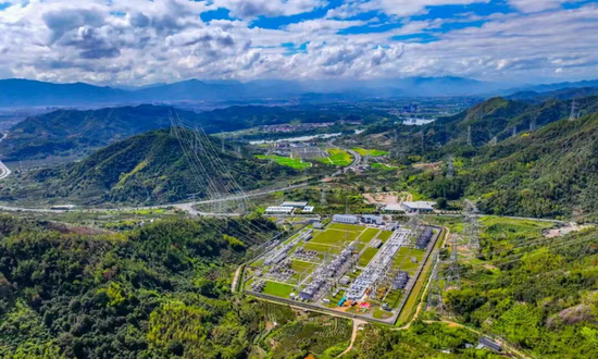 1000千伏特高压莲都站 摄/吴爱玲 1000千伏特高压莲都站 摄/吴爱玲