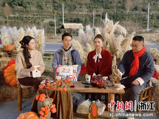 浙商银行探索金融顾问公益助农新模式。 浙商银行 供图 浙商银行探索金融顾问公益助农新模式。 浙商银行 供图