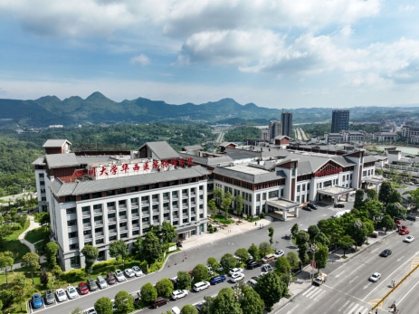 农工党中央协调四川大学华西医院与贵州省大方县人民医院共建协作医院。图为航拍大方县人民医院。瞿宏伦 摄 农工党中央协调四川大学华西医院与贵州省大方县人民医院共建协作医院。图为航拍大方县人民医院。瞿宏伦 摄