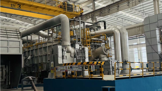 贵州莹月帆科技集团有限公司二期项目生产现场。（桂榕/摄）