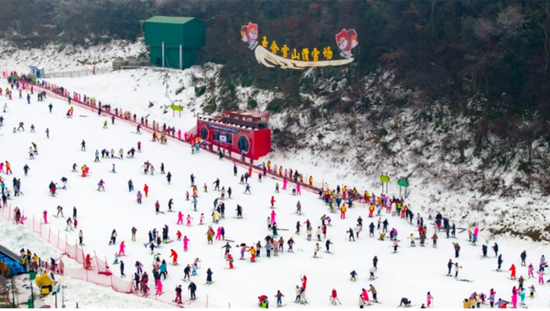 玉舍雪山滑雪场。贵州日报天眼新闻记者 尚宇杰 摄 玉舍雪山滑雪场。贵州日报天眼新闻记者 尚宇杰 摄