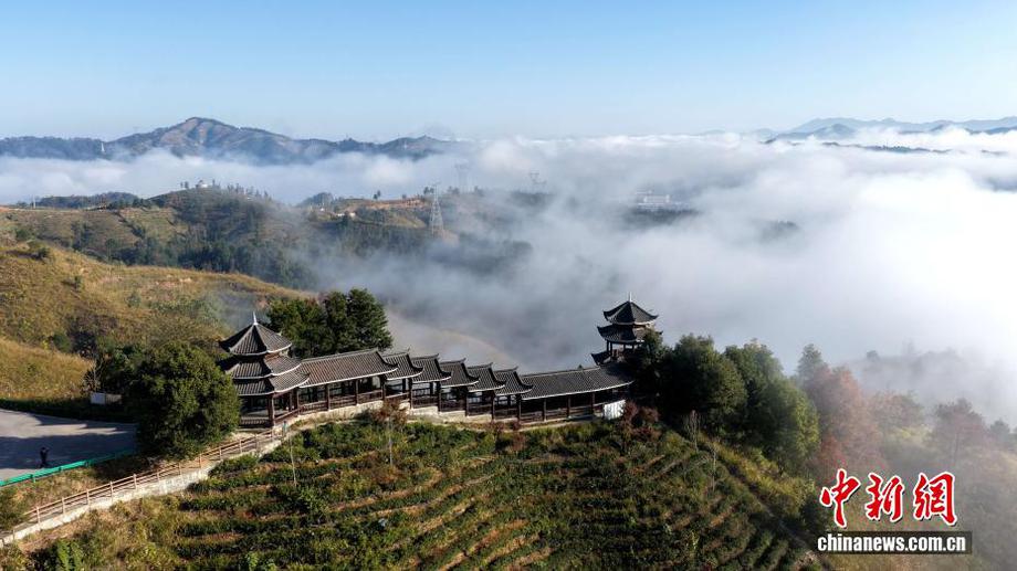 广西三江：雾锁山乡美如画