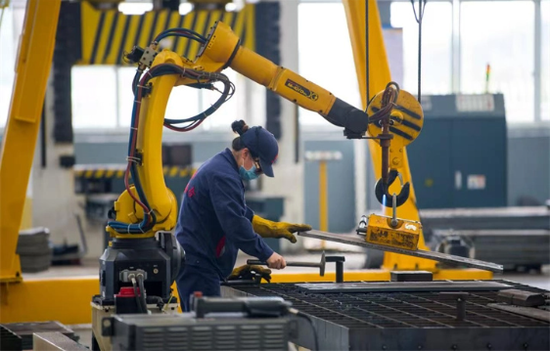 智能化生产。贵州日报天眼新闻记者 尚宇杰 摄