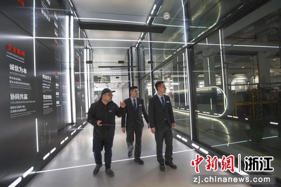 农行工作人员调研泵阀企业。 农行温州分行 供图 农行工作人员调研泵阀企业。 农行温州分行 供图