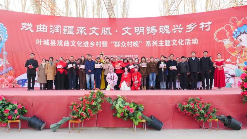 全体人员合影留念。迪力努尔·艾克拜尔 摄

