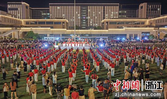 日前,仙居县红旗广场“好艺好样”幸福欢歌会现场。仙居县文联 供图 日前,仙居县红旗广场“好艺好样”幸福欢歌会现场。仙居县文联 供图