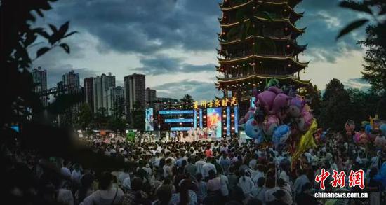 图为贵州省德江县举办的“贵州音乐时光”活动现场。(德江县融媒体中心供图) 图为贵州省德江县举办的“贵州音乐时光”活动现场。(德江县融媒体中心供图)