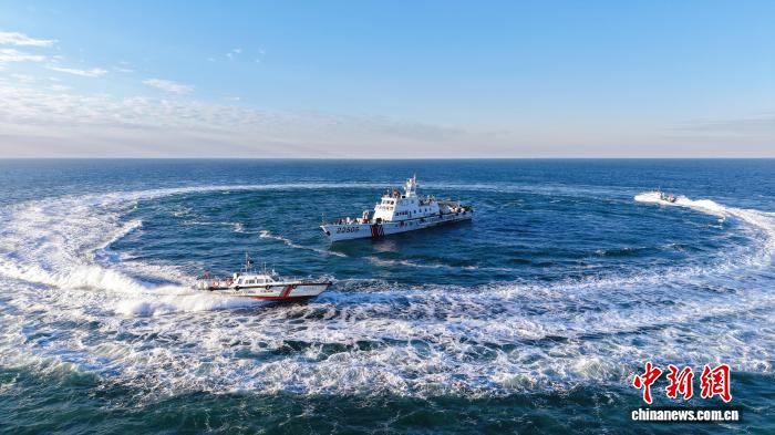 广西防城港海警局舰艇编队开展海上综合执法训练