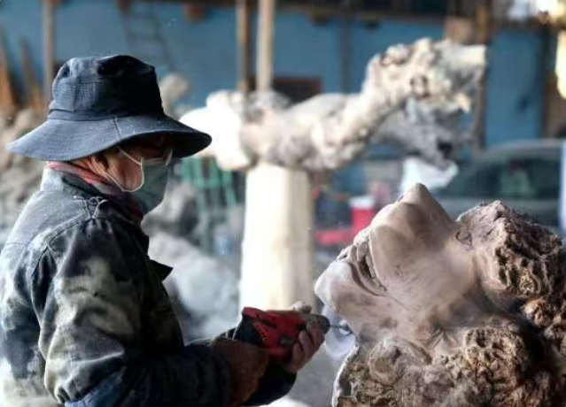 52岁入门！兵团民间艺人用根雕呈现“动物世界”