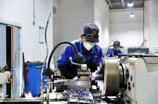 贵州能安工人作业。