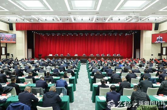 ima12月3日，自治区召开驻村工作会议。自治区党委书记陈小江出席会议并讲话。石榴云/新疆日报记者 崔志坚摄ge