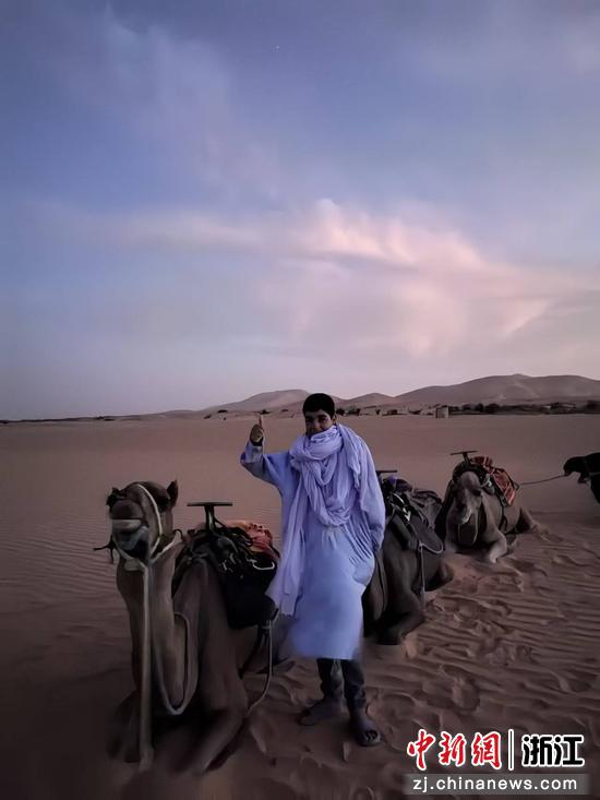 撒哈拉牵骆驼的摩洛哥少年 作者供图