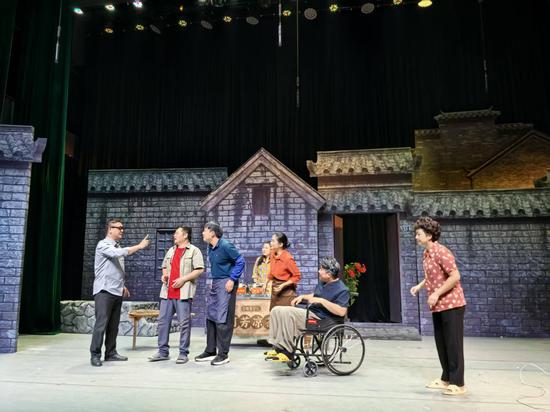 图为《三街两巷》剧照。