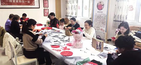 中兴路街道新华社区 龚红平摄f