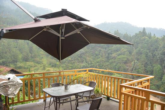 图为贾明文临江而建的阁楼休息区。 唐腾 摄 图为贾明文临江而建的阁楼休息区。 唐腾 摄