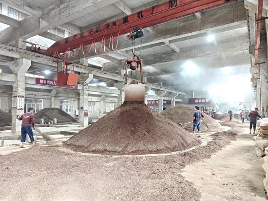 贵州酣客君丰酒业的制酒车间糙沙忙 贵州酣客君丰酒业的制酒车间糙沙忙