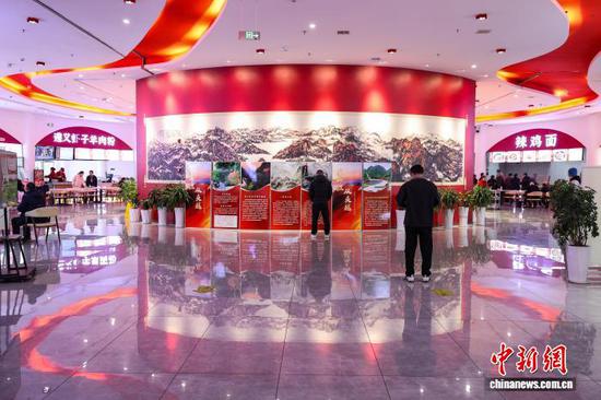 图为“长征国家文化公园·大娄山服务区”。 记者 瞿宏伦 摄 图为“长征国家文化公园·大娄山服务区”。 记者 瞿宏伦 摄