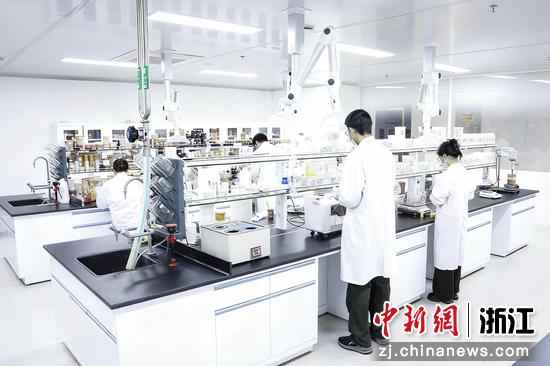 化妆品研发实验室。浙江省健康产品化妆品行业协会供图 化妆品研发实验室。浙江省健康产品化妆品行业协会供图