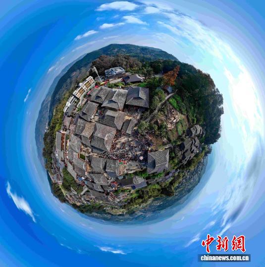 图为岜沙苗寨一景。(无人机合成照片)吴德军 摄 图为岜沙苗寨一景。(无人机合成照片)吴德军 摄