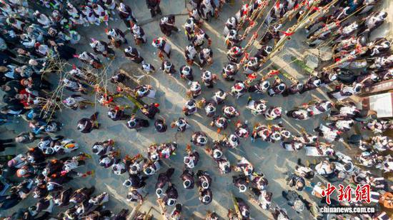 图为芦笙手在吹奏芦笙。吴德军 摄 图为芦笙手在吹奏芦笙。吴德军 摄