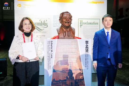 李孟贤雕塑揭晓现场 李孟贤雕塑揭晓现场