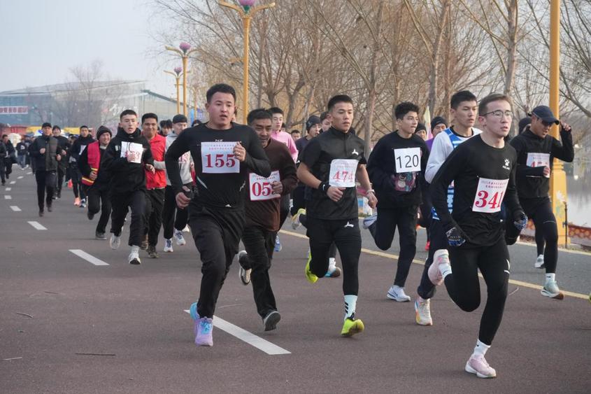 2025年察布查尔县塞锡湖环湖长跑赛激情开跑