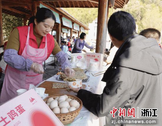 近日,环浙步道系列赛2025台州“山野云海”仙居临海站“共富集市”现场。仙居县体育事业发展中心 供图 近日,环浙步道系列赛2025台州“山野云海”仙居临海站“共富集市”现场。仙居县体育事业发展中心 供图