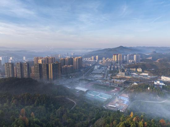 岑巩县城山林环绕,生态环境良好。杨云 摄 岑巩县城山林环绕,生态环境良好。杨云 摄