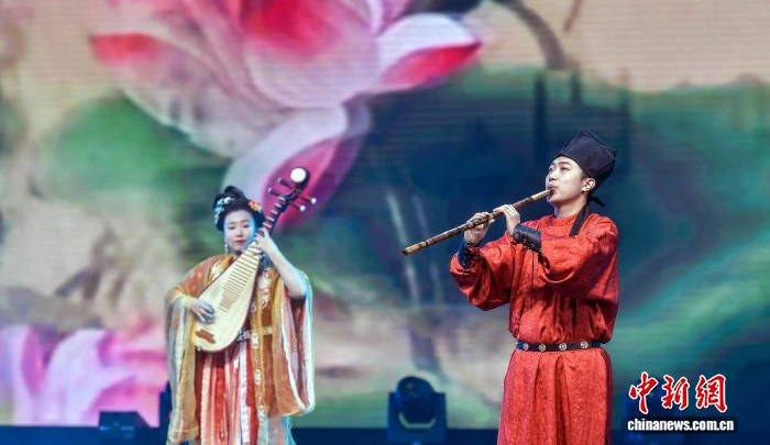 “强国朗读者·水磨悦读”诗词大会在乌鲁木齐举办