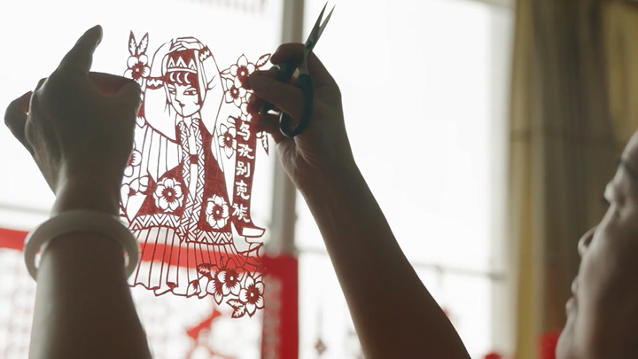 （侨乡故事）剪彩同心：民族团结的纸间华章