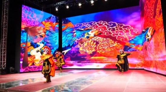 2024年6月16日，多来提巴格乡第一小学戏曲社团的孩子在青少年科创节目《明日世界》（喀什专场）巴楚县分赛场节目里表演变脸。