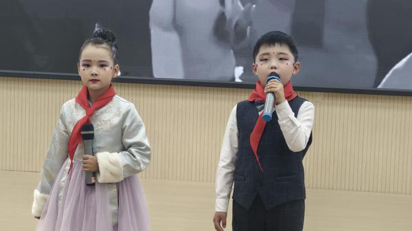 图为:团结小学代表 苏云巴依拍摄 图为:团结小学代表 苏云巴依拍摄