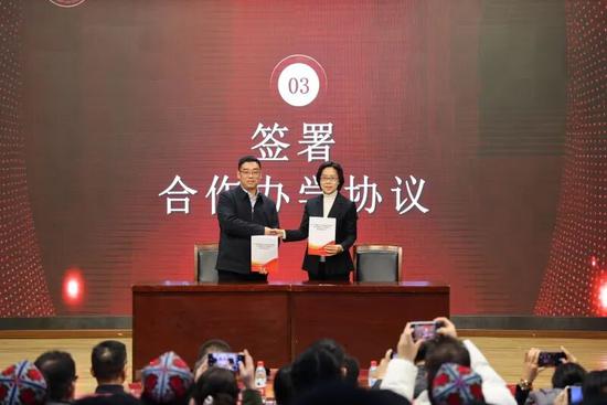 签约仪式现场。（图片由首师大附中提供）