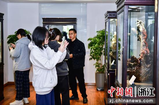 展会现场。北仑区霞浦街道供图 展会现场。北仑区霞浦街道供图