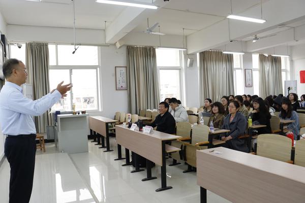 图为讲座现场。岑学贵 摄 图为讲座现场。岑学贵 摄