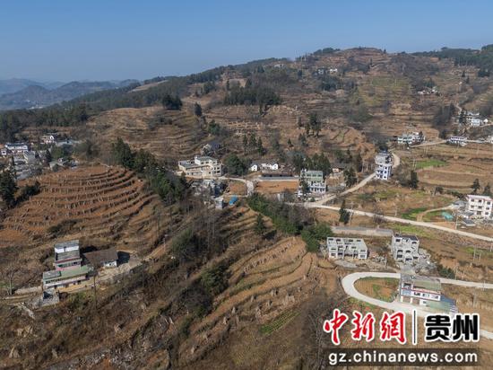 2025年12月12日,在贵州省毕节市赫章县朱明镇拍摄的田坝村一景。 2025年12月12日,在贵州省毕节市赫章县朱明镇拍摄的田坝村一景。