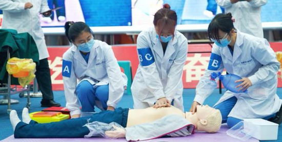 第一届临床技能大赛。（图片由新疆第二医学院提供）