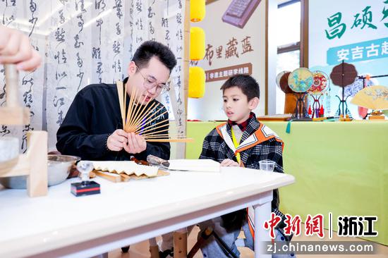 近日,学生体验现场。 (主办方供图) 近日,学生体验现场。 (主办方供图)