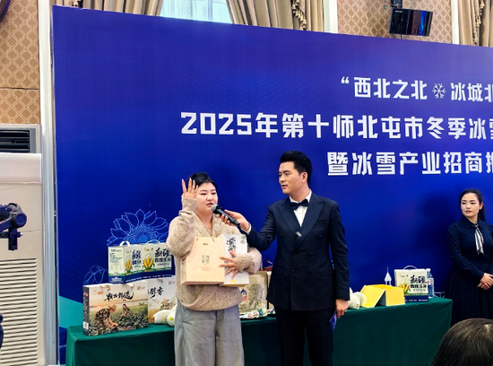 图为活动现场互动环节。胡杨网记者 李雨浪 摄 图为活动现场互动环节。胡杨网记者 李雨浪 摄