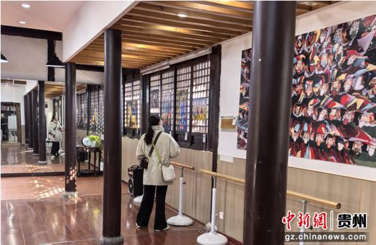 第十八届中国原生态国际摄影大展江苏巡展南京启幕 江南邂逅贵州屯堡六百年遗风