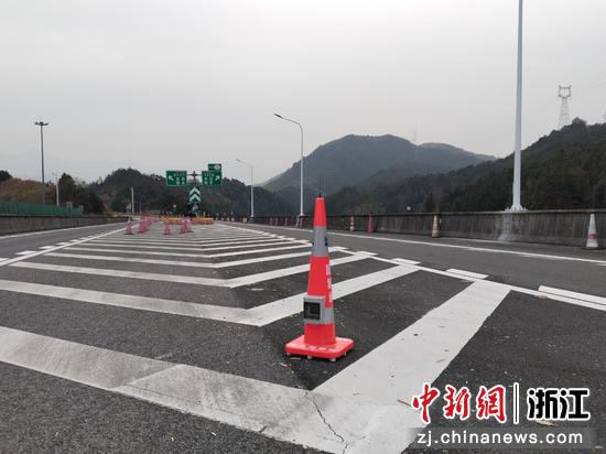 凝冰预警桩。浙江交通集团高速公路丽水管理中心 供图 凝冰预警桩。浙江交通集团高速公路丽水管理中心 供图