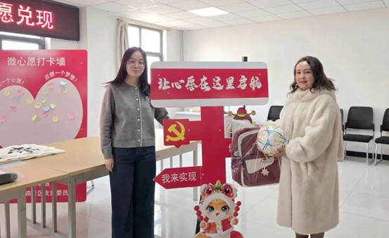 兑换微心愿现场。张娟 摄

