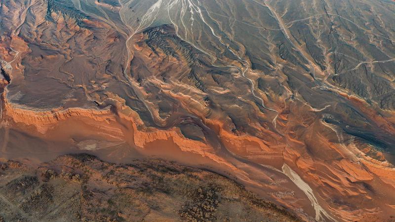 红河谷其鲜明的色彩源于独特的地质构成 。 红河谷其鲜明的色彩源于独特的地质构成 。