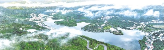 贵阳银行支持企业为六盘水市盘州市岩脚村哒啦仙谷旅游景区提供康养服务