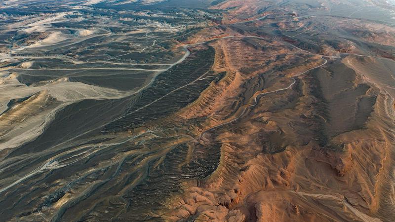 造型怪诞、连绵起伏的雅丹地貌。 造型怪诞、连绵起伏的雅丹地貌。